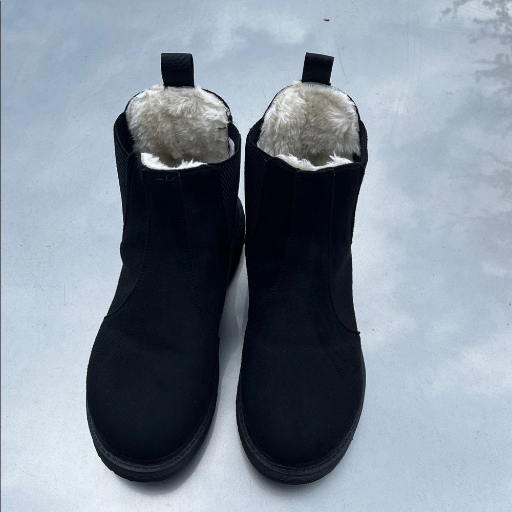 Forever 21 Black Winter Boots with White Faux Fur